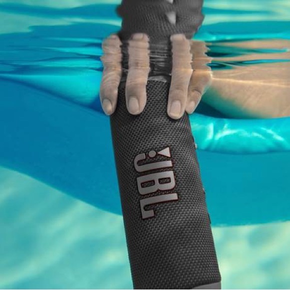 JBL FLIP 6 Portable Waterproof Speaker - Black - Picture 11 of 16